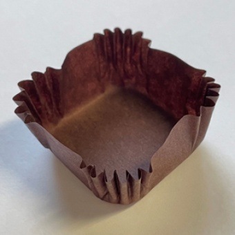 Капсула бумаж.квадрат 33х33х18 мм коричневая (мешок 2000шт.) 66251